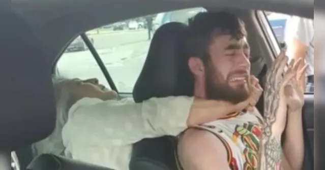 Imagem ilustrativa da notícia Idosa ataca, estrangula e morde motorista da Uber