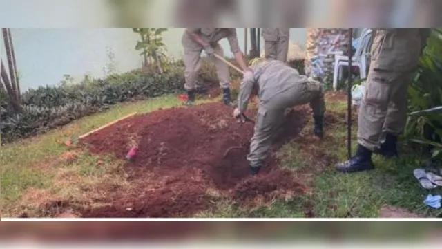 Imagem ilustrativa da notícia Filho enterra mãe viva no quintal de casa