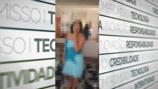 Imagem ilustrativa da notícia Vídeo: Homem flagra esposa transando com amigo no sofá