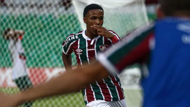 Imagem ilustrativa da notícia Fluminense bate Portuguesa e pega o Flamengo na final