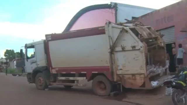 Imagem ilustrativa da notícia Caminhão de lixo sofre pane e atinge residência no Pará