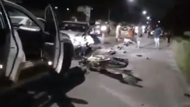 Imagem ilustrativa da notícia Vídeo: acidente entre motos e carros deixa feridos em Belém