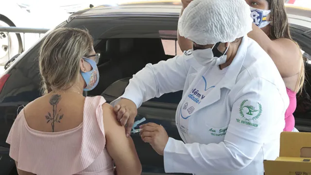 Imagem ilustrativa da notícia Cronograma
de vacinação retorna terça (22) em Belém
