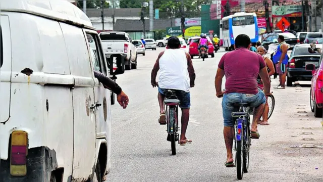 Imagem ilustrativa da notícia Ciclistas se arriscam ao pedalar na rodovia BR-316