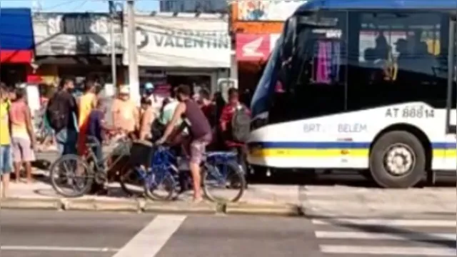 Imagem ilustrativa da notícia Ciclista é atropelado na via expressa do BRT 