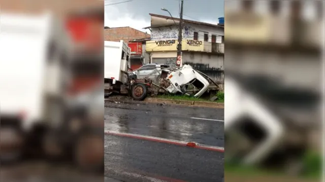 Imagem ilustrativa da notícia Caminhão é destruído em acidente em Belém. Veja o vídeo!