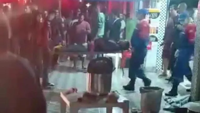 Imagem ilustrativa da notícia Sete pessoas são baleadas em bar durante jogo do Flamengo