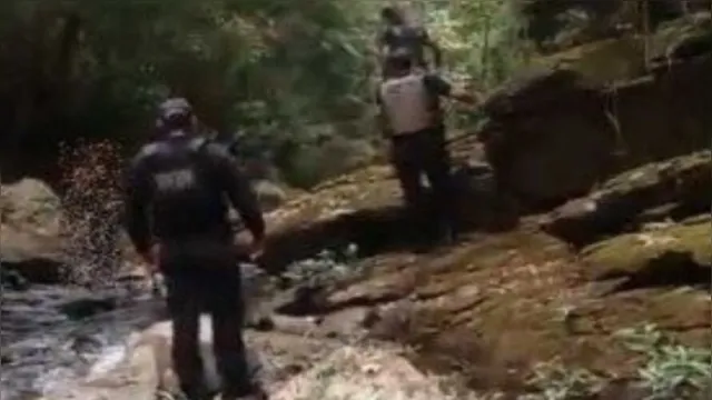 Imagem ilustrativa da notícia Vídeo mostra troca de tiro entre serial killer e policiais