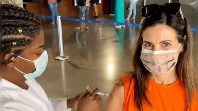 Imagem ilustrativa da notícia Fátima Bernardes se emociona ao ser imunizada contra a covid