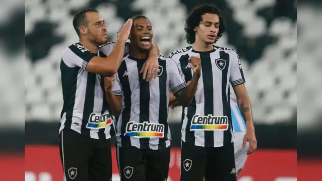 Imagem ilustrativa da notícia Botafogo goleia Macaé e encara o Nova Iguaçu; veja os gols!