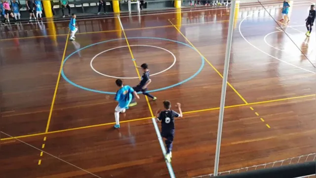 Imagem ilustrativa da notícia Confusão acaba suspendendo semifinais do Torneio de Futsal