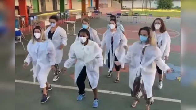 Imagem ilustrativa da notícia Vídeo: equipe de vacinação grava dancinha do piseiro