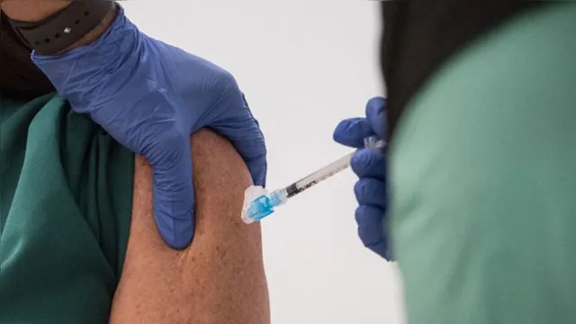 Imagem ilustrativa da notícia AGU diz não à vacinação antecipada para professores no RS
