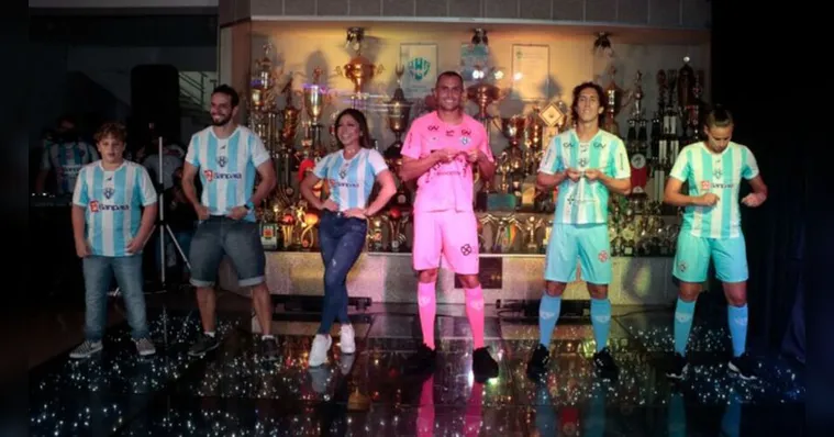 Imagem ilustrativa da notícia Nova camisa do Paysandu tem alta procura pela torcida