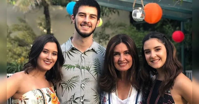 Imagem ilustrativa da notícia Filho de Fátima Bernardes e Bonner sai de casa e do país