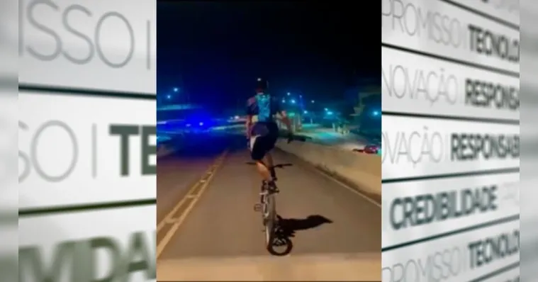 Imagem ilustrativa da notícia Ciclista é flagrado em pé na bicicleta em plena pista do BRT