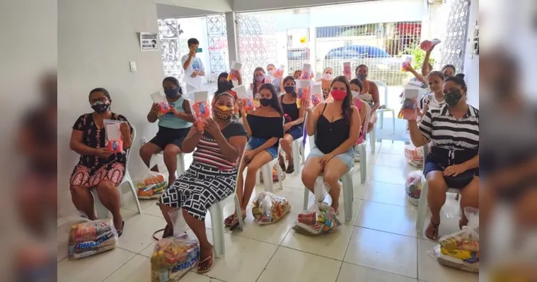 Imagem ilustrativa da notícia Kits de higiene íntima são doados a mulheres da periferia