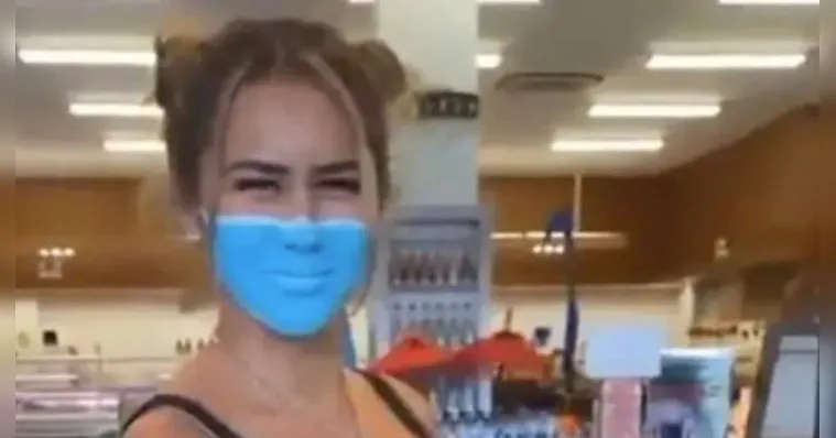 Imagem ilustrativa da notícia Modelo faz gracinha com mascara falsa e é deportada 