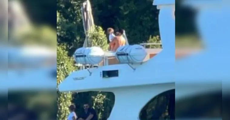 Imagem ilustrativa da notícia Gusttavo Lima passeia com a família em iate de R$ 25 milhões