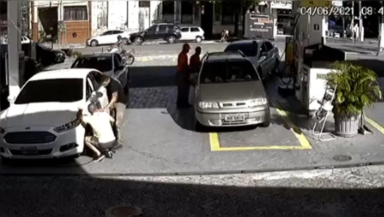 Imagem ilustrativa da notícia Vídeo: ladrão rouba em posto de gasolina no centro de Belém