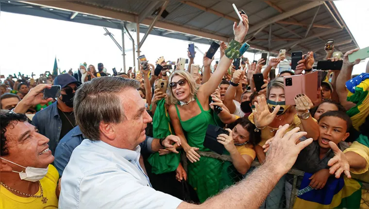 Imagem ilustrativa da notícia Após
ignorar Pfizer, Bolsonaro pede antecipação de vacinas
