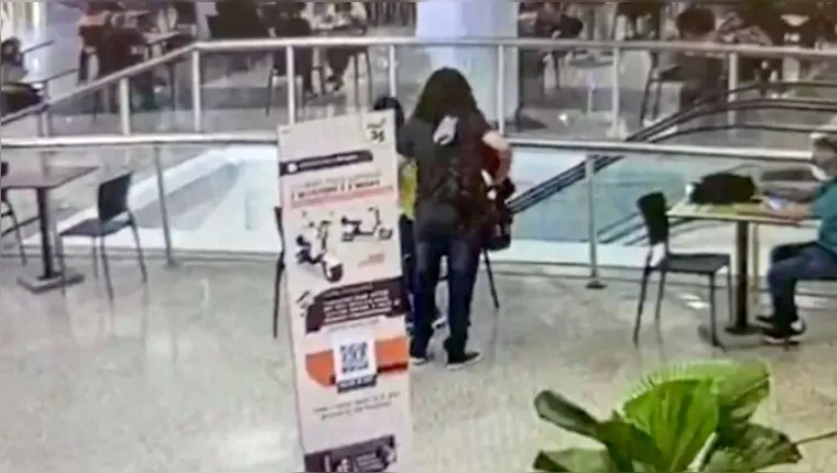 Imagem ilustrativa da notícia Vídeo mostra jovem sendo morta em shopping; assista!