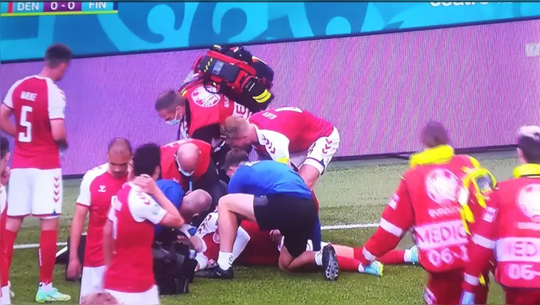 Imagem ilustrativa da notícia Jogador sofre mal súbito durante jogo da Eurocopa. Assista