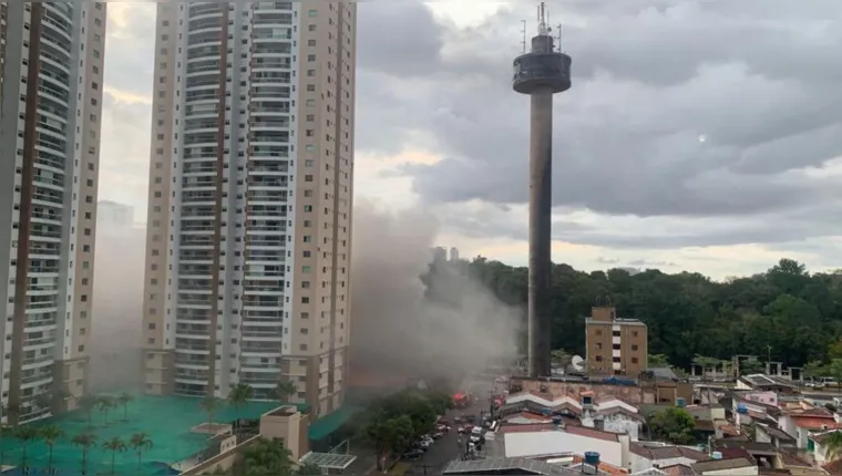 Imagem ilustrativa da notícia Vídeos mostram proporções do incêndio em frente à RBA