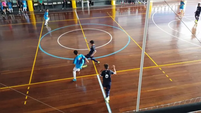 Imagem ilustrativa da notícia Confusão acaba suspendendo semifinais do Torneio de Futsal