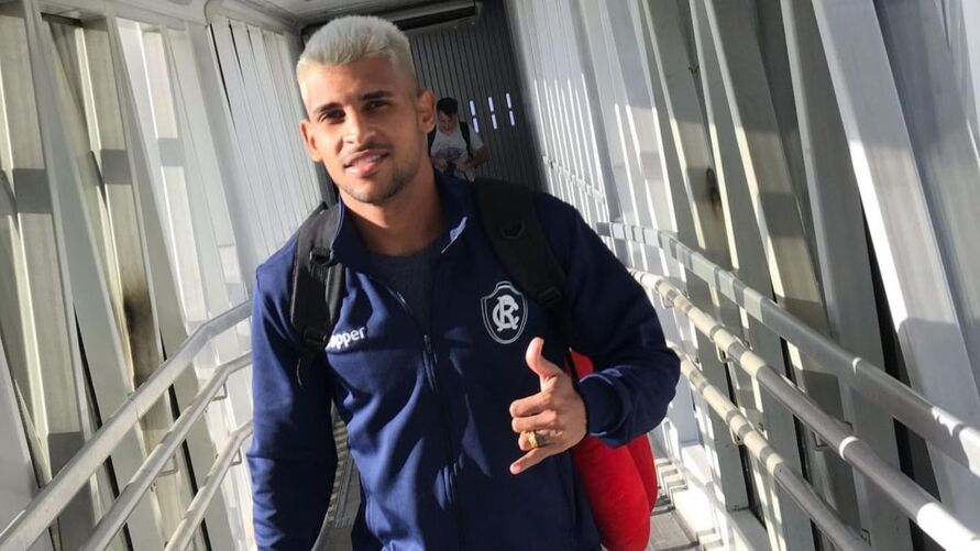 Gustavo Ramos pode ser repatriado pelo Leão de Antônio Baena