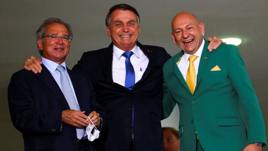 O empresário Luciano Hang, o presidente Jair Bolsonaro e o ministro da Economia, Paulo Guedes