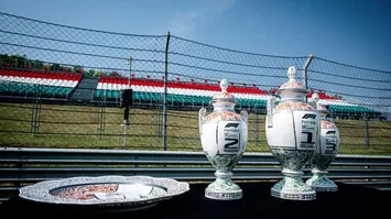 Hungria com os prêmios separados para os melhores. Corrida tem peso e tradição na F1