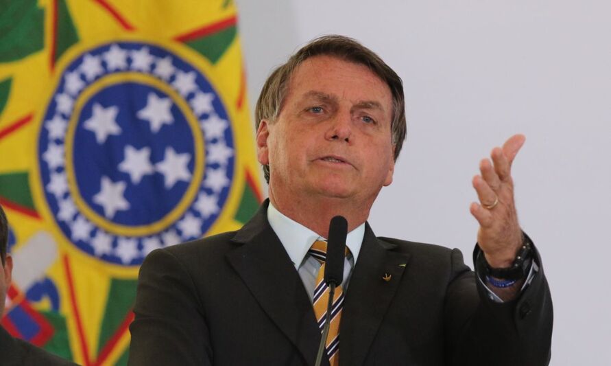 Imagem ilustrativa da notícia: Bolsonaro se irrita e dá bronca em ministros por CPI 