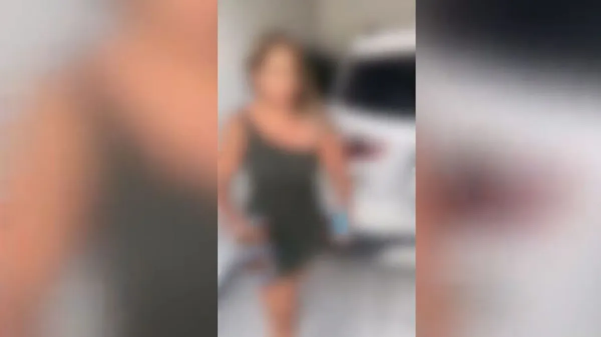 Vídeo mulher surta ao ser flagrada com amante em motel • DOL