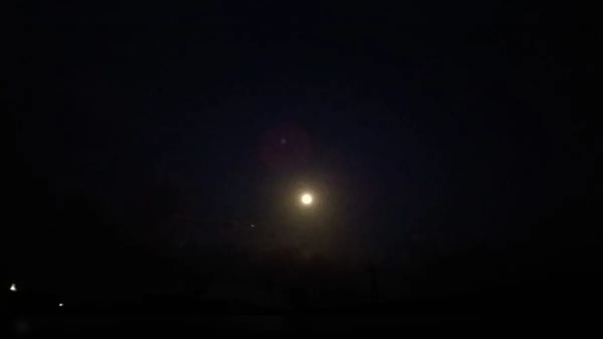 Imagem ilustrativa da notícia Conjunção Lua, Júpter e Saturno é visível em Belém
