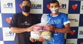 O ouvinte Ronivaldo dos Santos Passos, do bairro Liberdade, ganhou uma cesta de alimentos na promoção Placar do Jogo da Rádio Clube