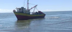 Embarcação "Roupa Nova" tentou resgatar Miguel, mas ele também não resistiu