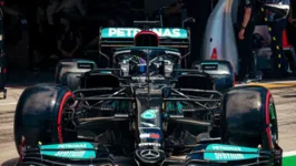 Hamilton foi o mais rápido e larga na frente na corrida sprint