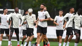 Giroud espera fazer uma linda história no Milan