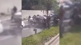 Imagem ilustrativa da notícia Carro capota ao bater em outro veículo em avenida de Belém