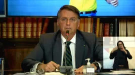 Bolsonaro durante live onde confessou que não tinha provas sobre fraude nas urnas