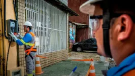 Economizar energia é crucial para não ser pego de surpresa no final do mês com a conta de energia em bandeira vermelha