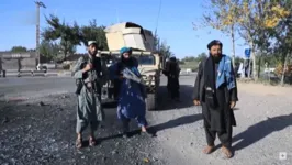 O presidente do Afeganistão, Ashraf Ghani, fugiu do país enquanto militantes do Taleban tomavam Cabul neste domingo (15)