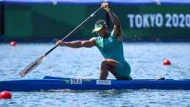 Veja a técnica de remada para que a canoa fique reta.