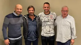 Renato Augusto assina por 2 anos com o Timão.