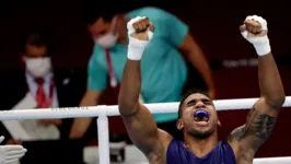 O brasileiro avançou para as semifinais e já tem medalha garantida.