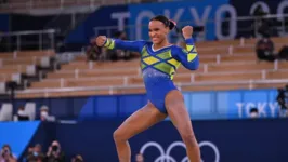 Rebeca Andrade conquista inédita prata na ginástica artística.