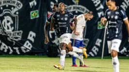 Victor Andrade acertou lindo volêio na gaveta de Fábio.