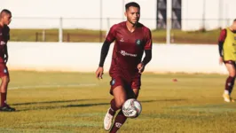 Warley vai "quebrar o galho" na lateral direita