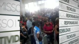 Vídeos mostram um tumulto no posto de vacinação que funciona na Igreja Labaredas de Fogo, na Cidade Nova 2